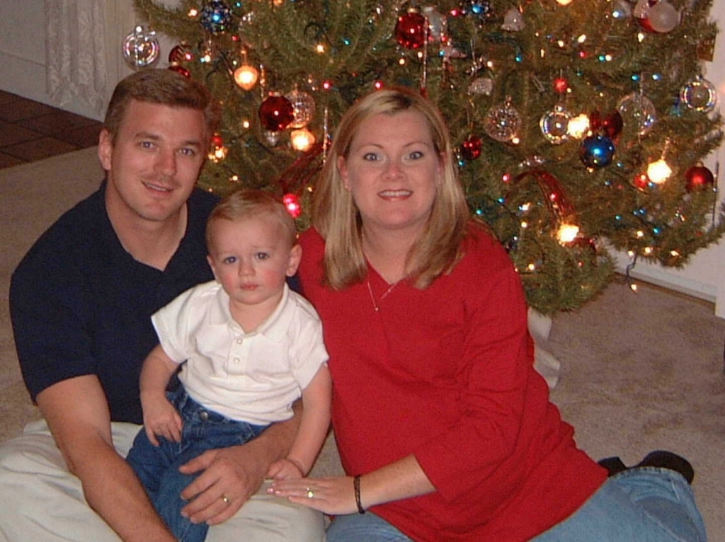 Hildebrand Christmas ScreenSaver/1024x768_2001-12 Red White & Blue Christmas 04.jpg